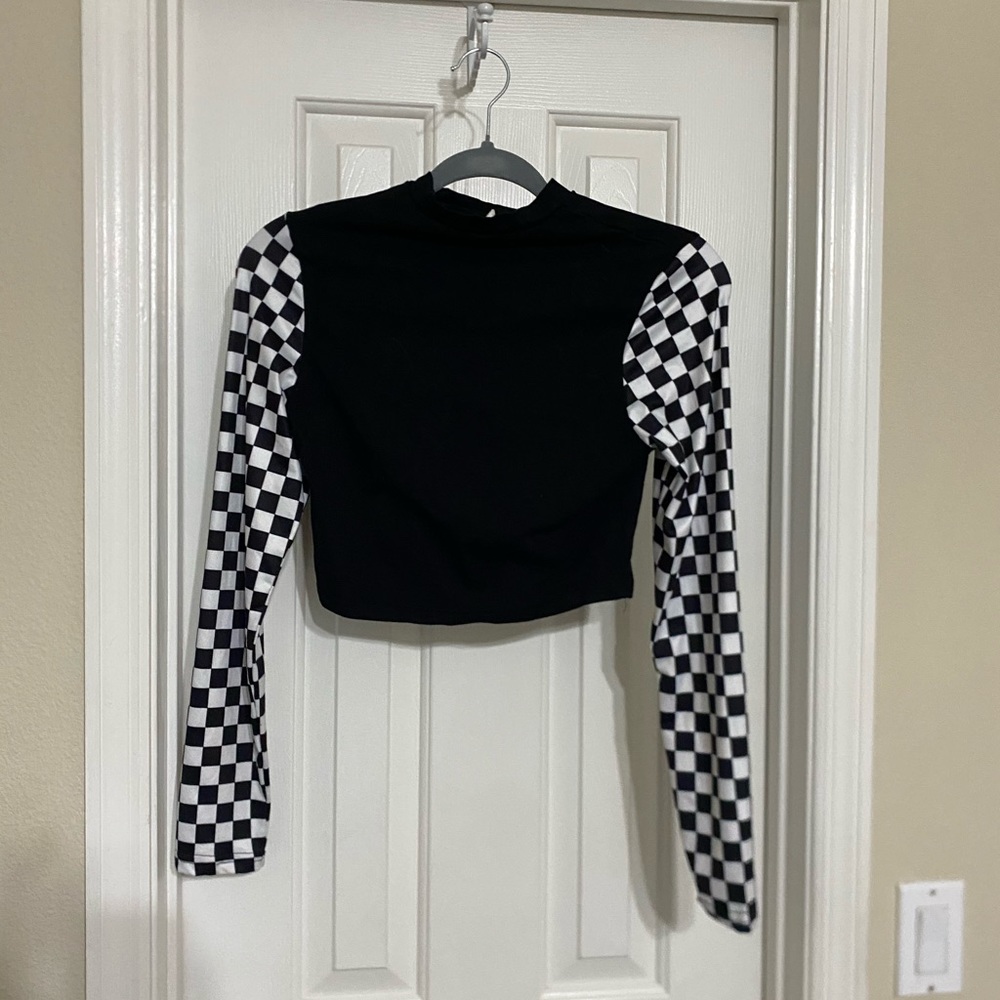 Medium Black Long Sleeve Crop Top- Checkered Sleeves